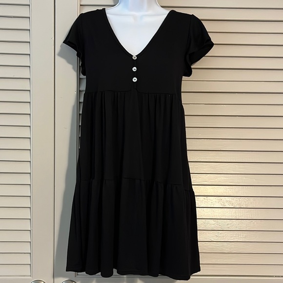 Black Dress - Picture 1 of 3